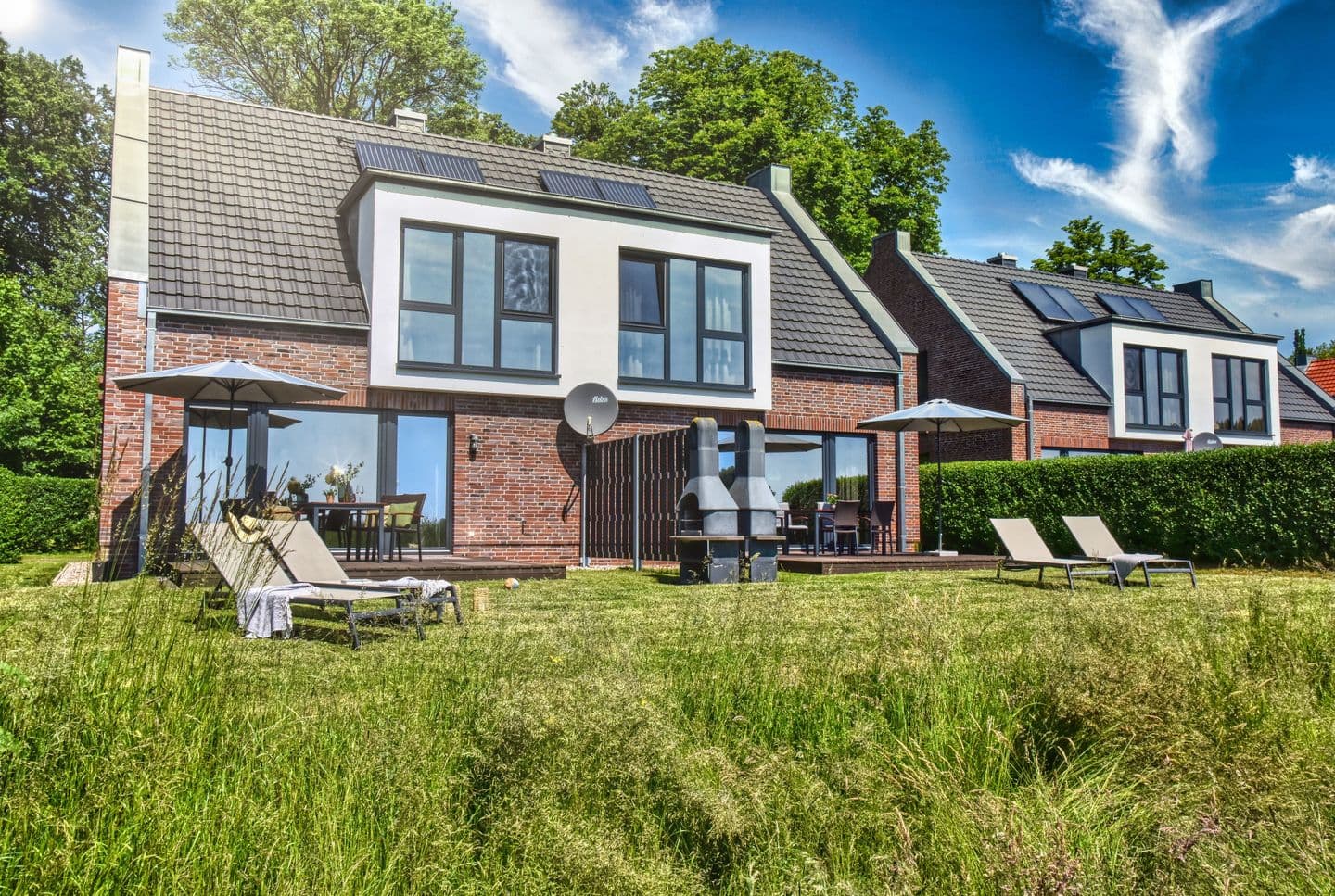 Ferienhaus Backsteinquartier B in Putbus – Sauna, Kamin und Boddenblick in Putbus – Außenansicht