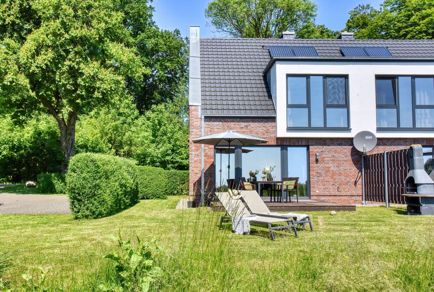 Ferienhaus Backsteinquartier B in Putbus – Sauna, Kamin und Boddenblick in Putbus – Terrasse