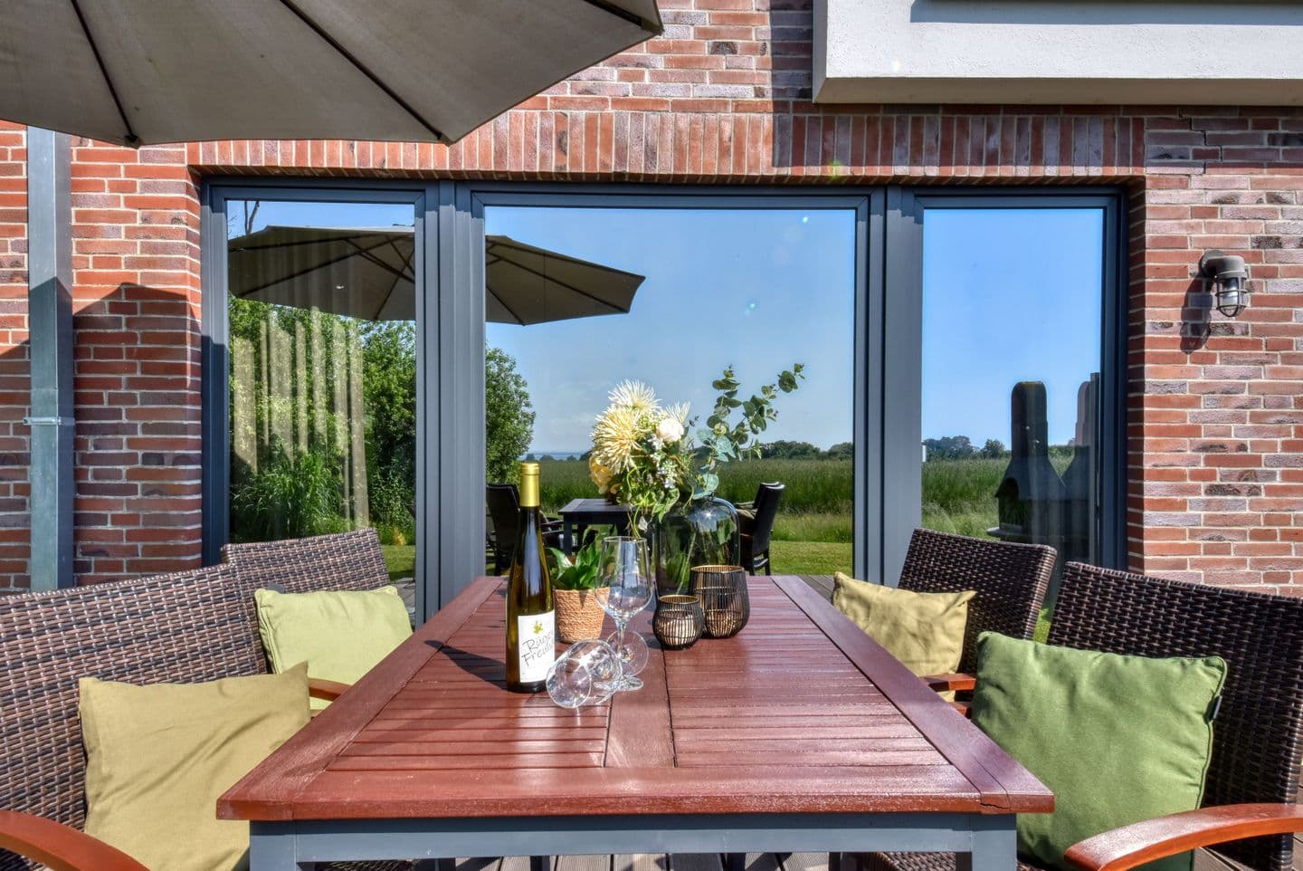 Ferienhaus Backsteinquartier C – Sauna, Kamin & Wasserblick in Putbus – Terrasse