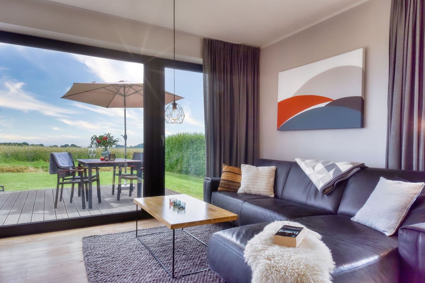 Ferienhaus Backsteinquartier D in Putbus mit Sauna und Kamin in Putbus – Wohnzimmer