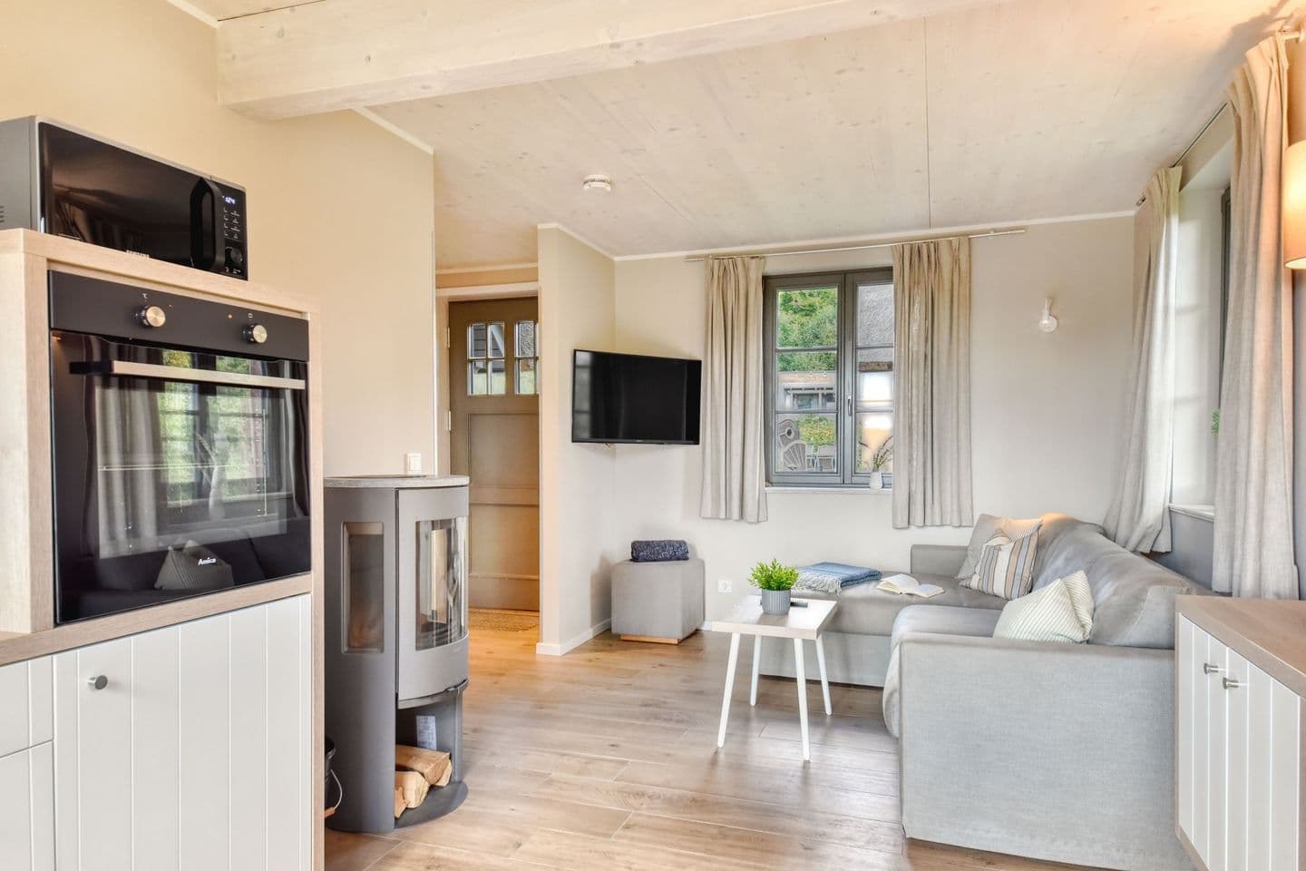 Ferienhaus "die Müllerei" 11 Feriendorf Klein Stresow Rügen in Klein Stresow – Wohnzimmer