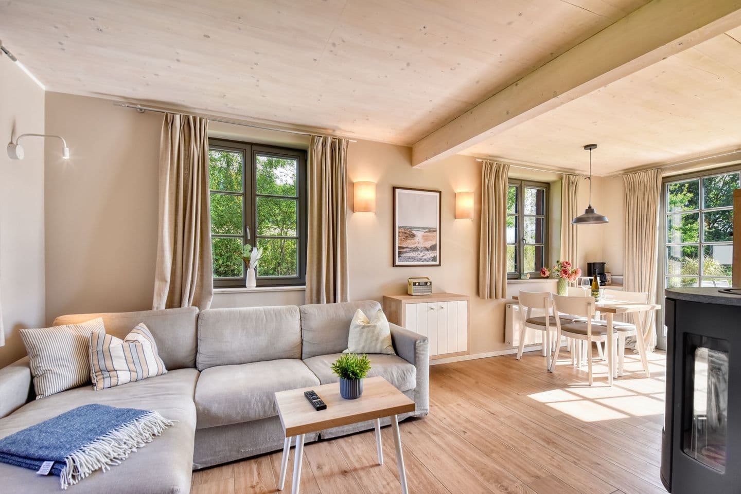 Ferienhaus "die Müllerei" 11 Feriendorf Klein Stresow Rügen in Klein Stresow – Wohnzimmer