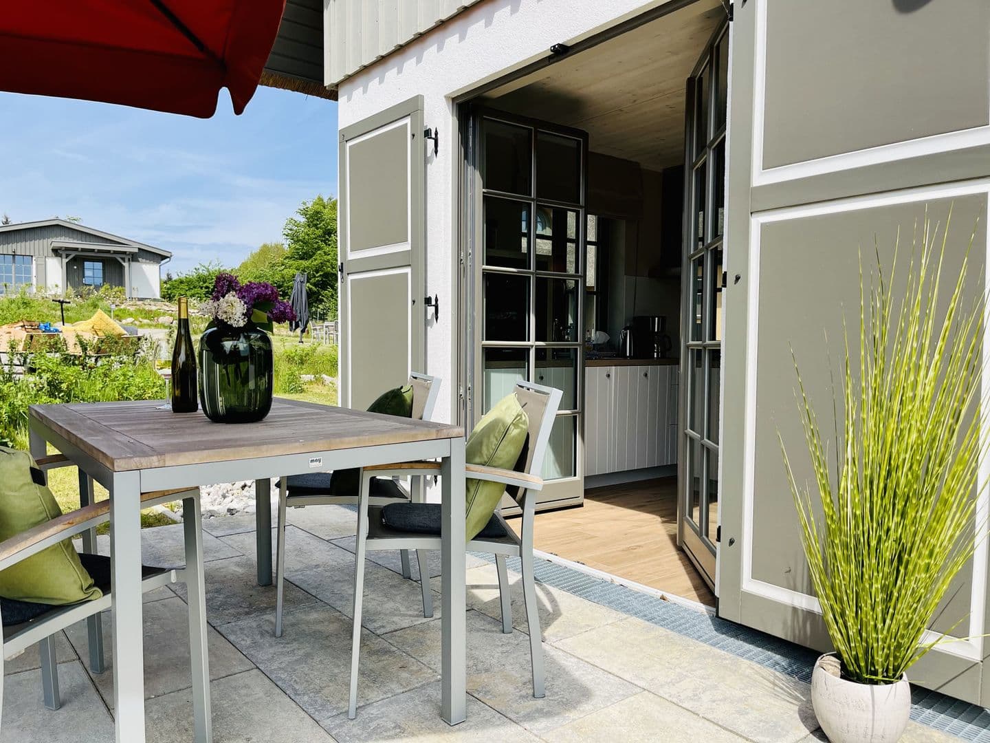 Ferienhaus Sehnsuchtsort 04 Feriendorf Klein Stresow Rügen in Klein Stresow – Terrasse