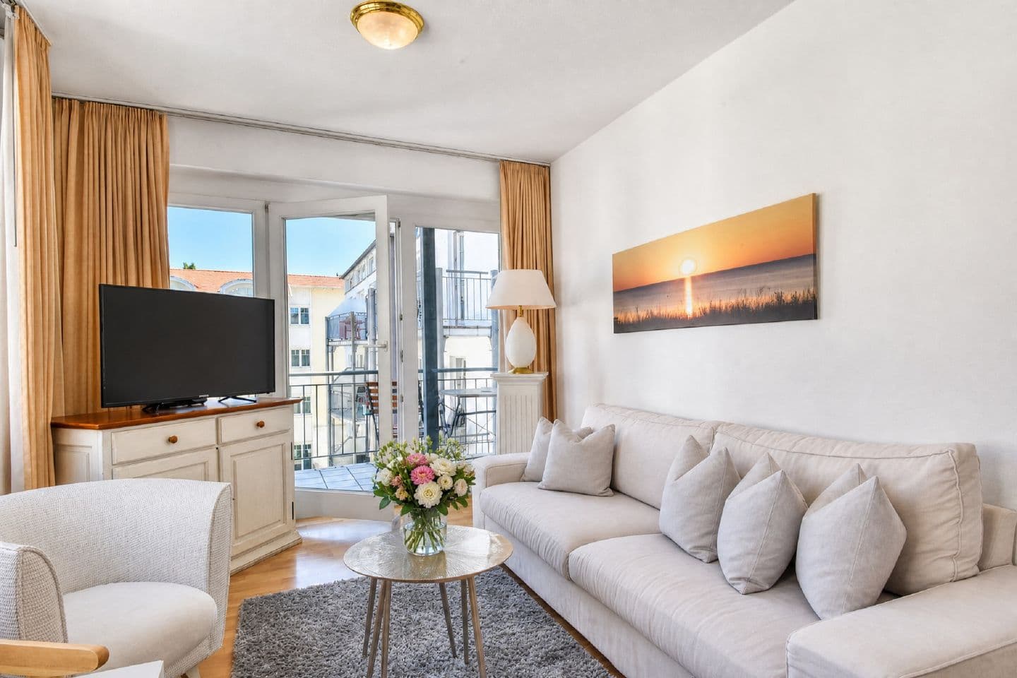 Ferienwohnung Binzer Strandgut 36 im Haus Jahreszeiten Binz in Binz – Wohnzimmer