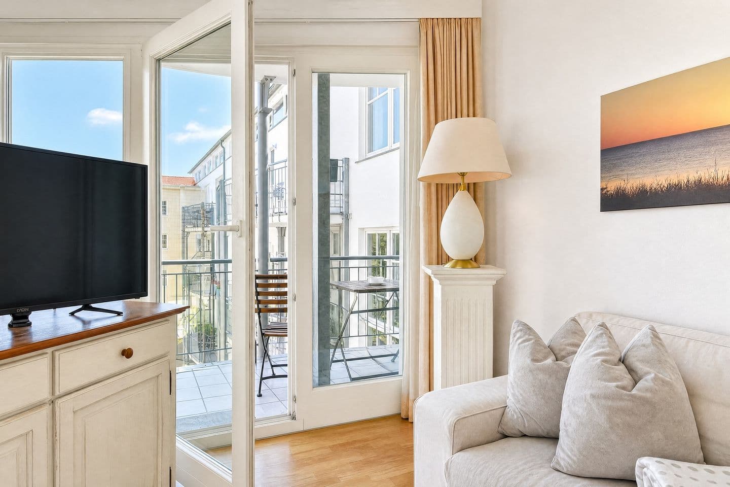 Ferienwohnung Binzer Strandgut 36 im Haus Jahreszeiten Binz in Binz – Wohnzimmer