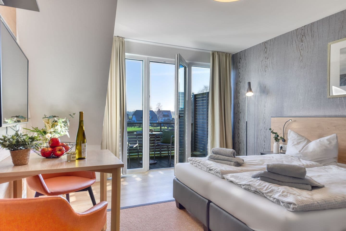 Ferienwohnung Fischadler 34: Studio mit Balkon im Wreecher Idyll auf Rügen in Wreechen – Wohnzimmer