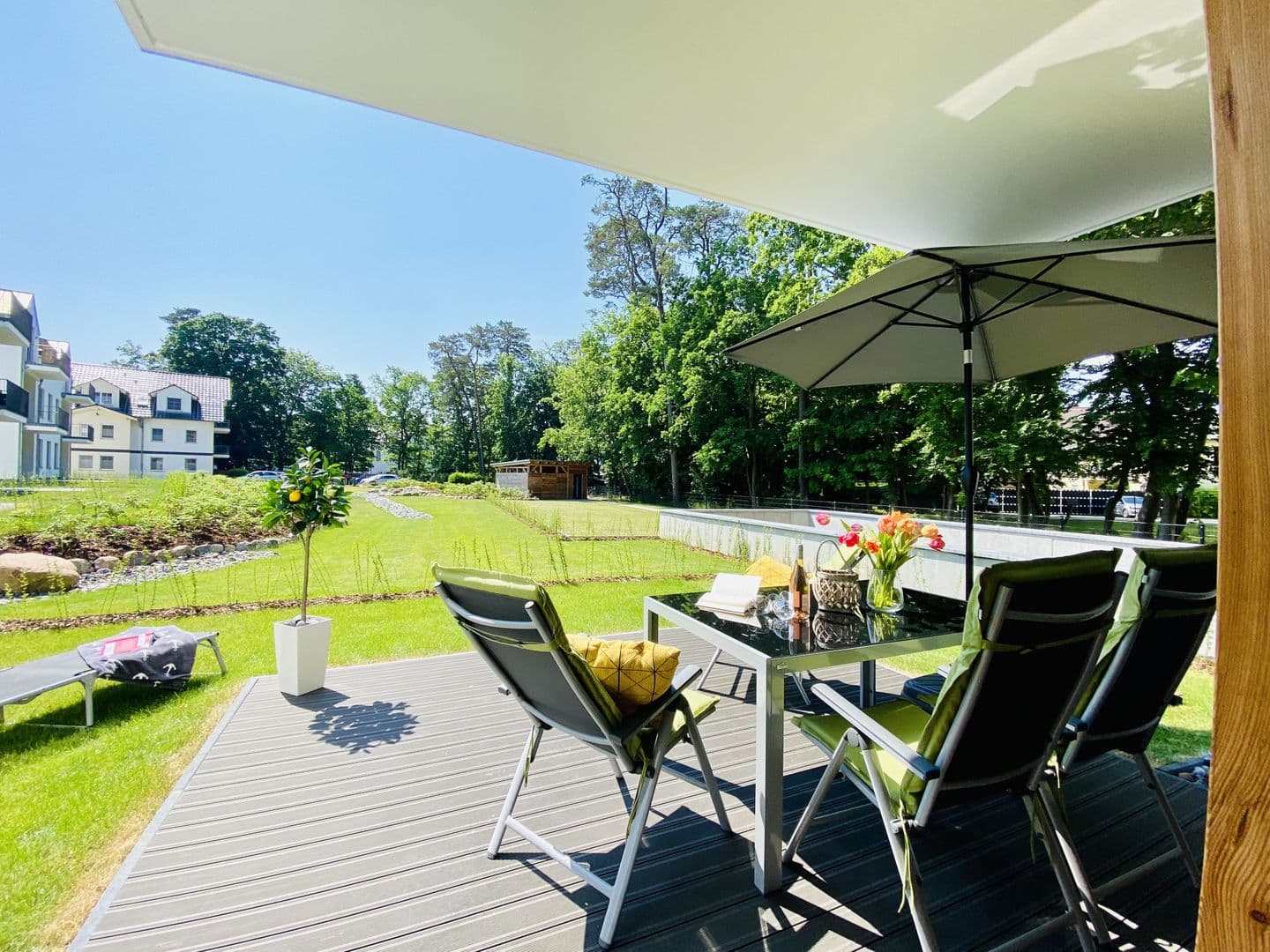 Ferienwohnung Inselglück 3 Parkvillen Carlota und Candela Baabe in Baabe – Terrasse