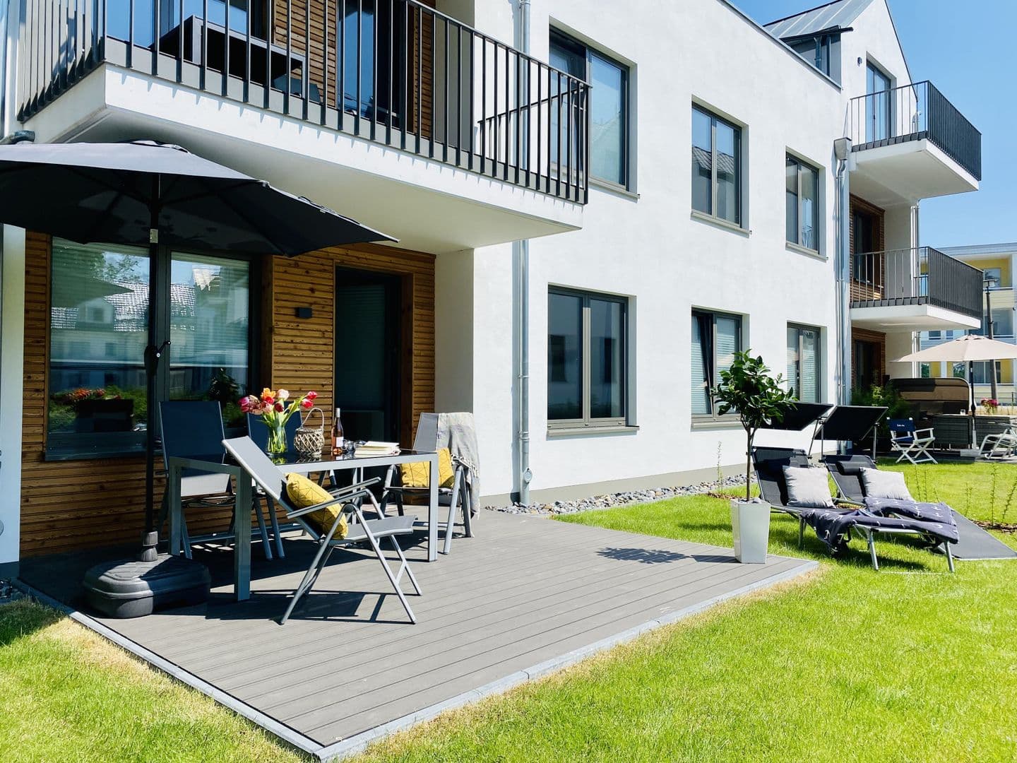 Ferienwohnung Inselglück 3 Parkvillen Carlota und Candela Baabe in Baabe – Terrasse