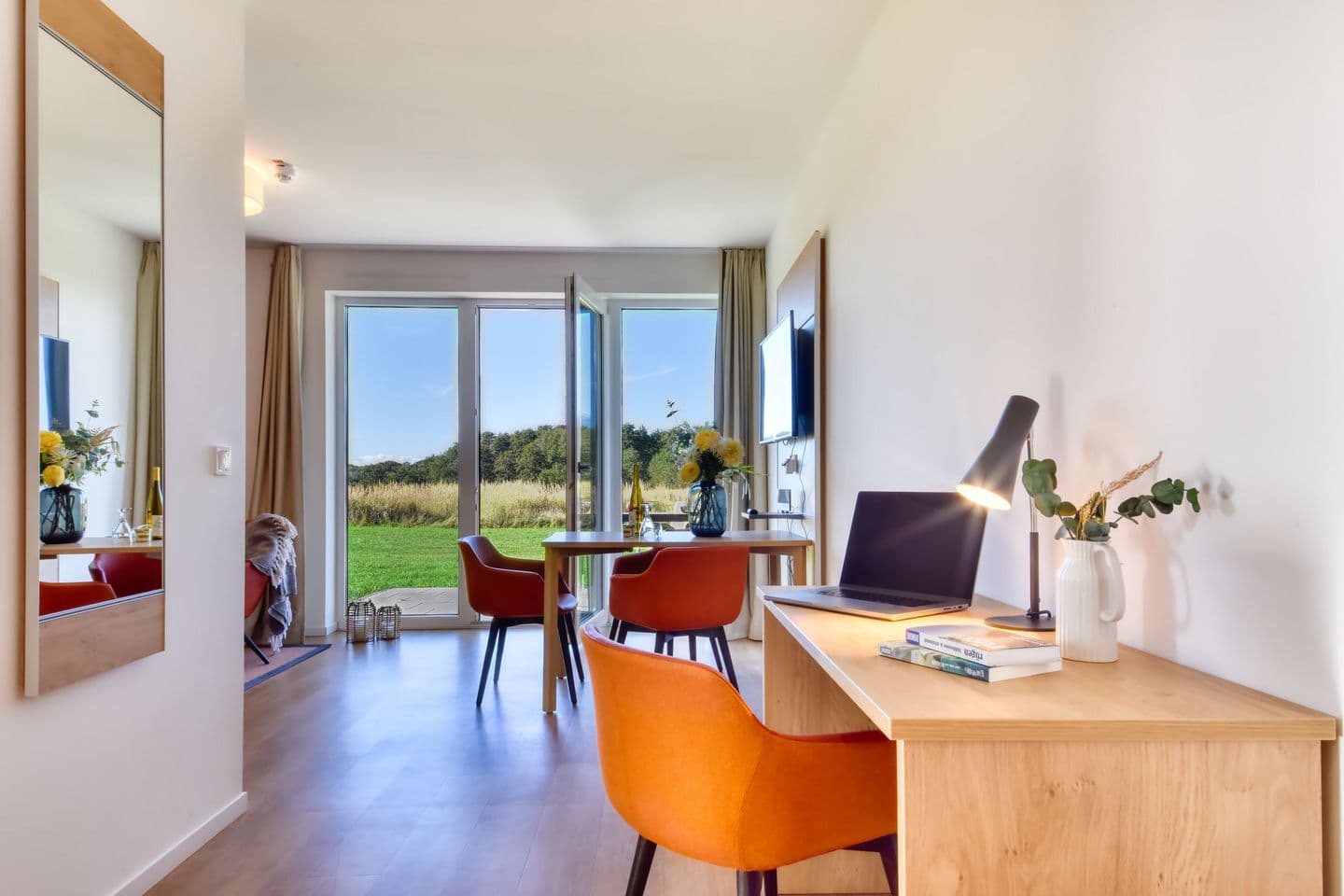 Ferienwohnung Kranich 26 im Wreecher Idyll Rügen in Wreechen – Wohnzimmer