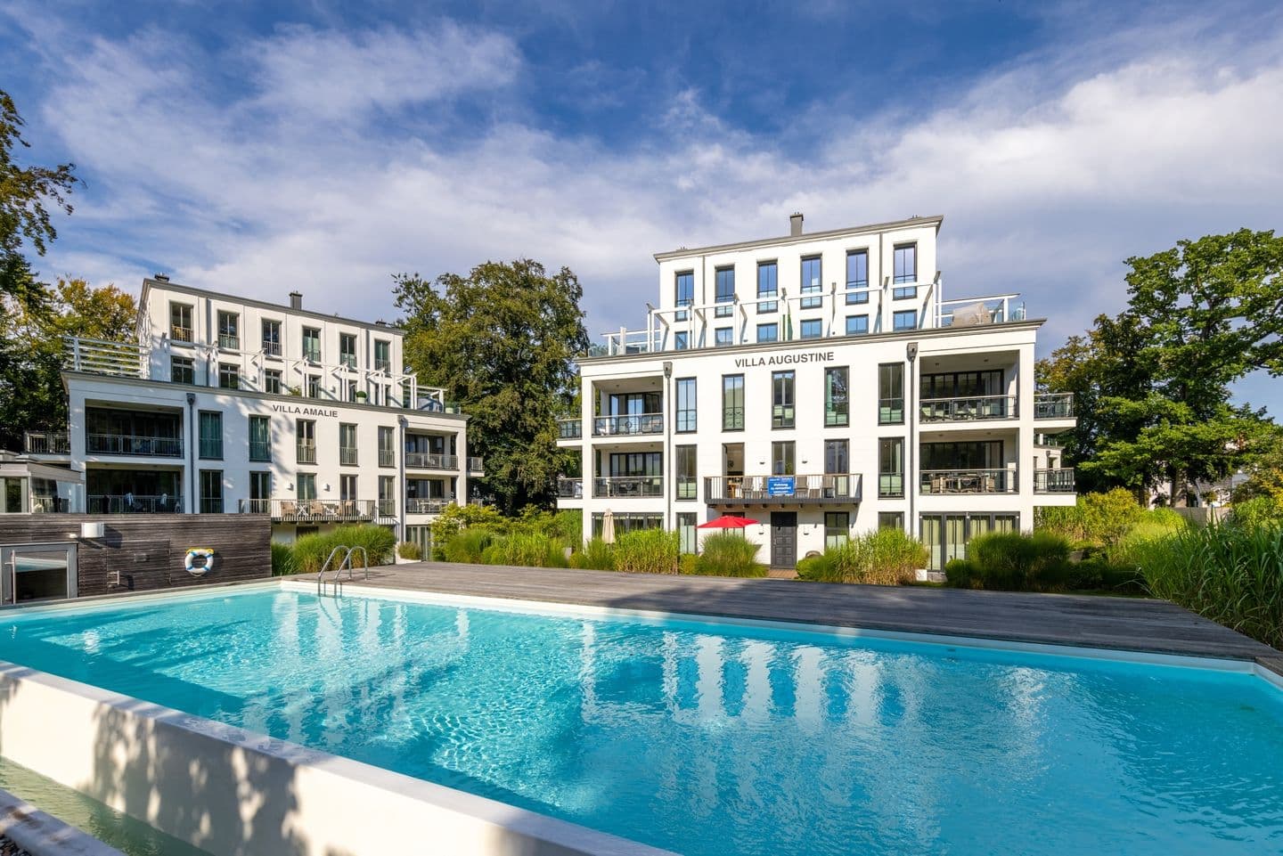 Ferienwohnung Nachtigall 13 in Villa Augustine Binz in Binz – Poolblick