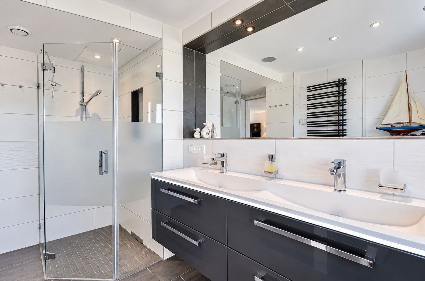 Ferienwohnung Penthouse mit Dachterrasse PIER 5.4 in Binz – Badezimmer