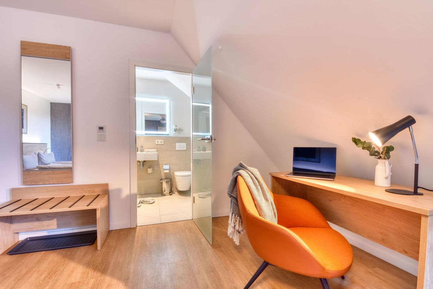 Ferienwohnung Rotkehlchen 40 im Wreecher Idyll Rügen in Wreechen – Wohnzimmer