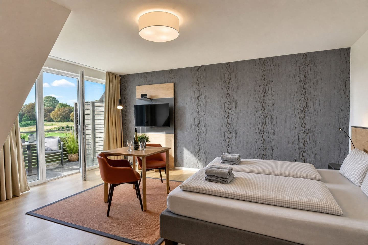 Ferienwohnung Rotkehlchen 40 im Wreecher Idyll Rügen in Wreechen – Wohnzimmer