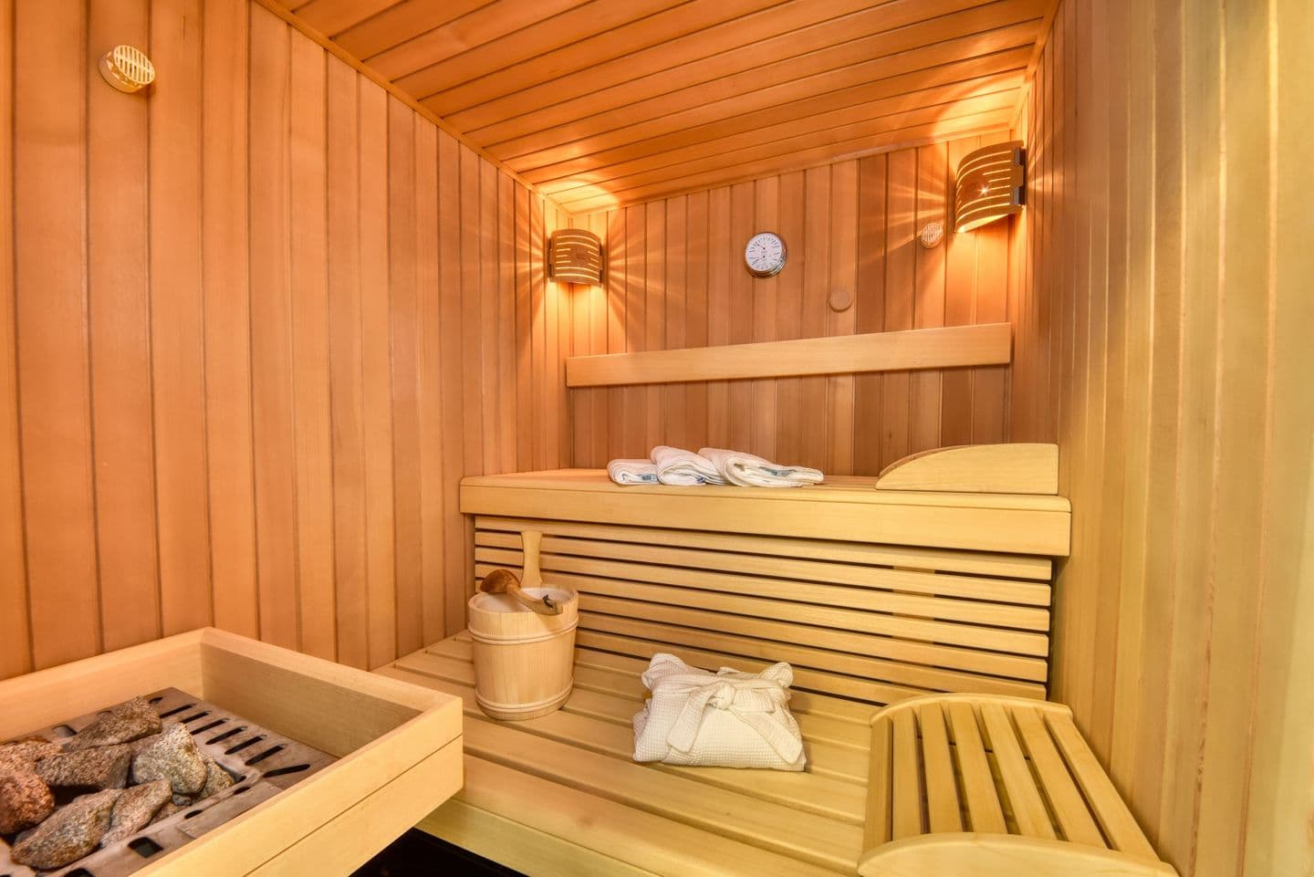 Ferienwohnung Sonnenloft 14 mit eigenem Kamin, Sauna, Strandkorb am Strand und Pool im Haus Düne 7 Prora in Prora – Sauna