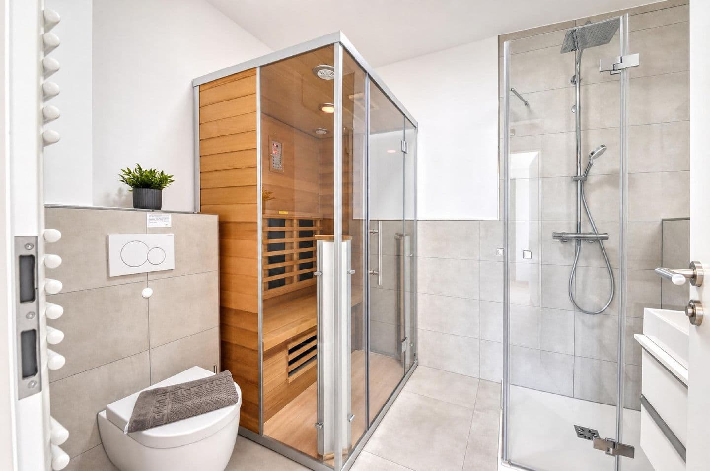 Ferienwohnung Strandloper 8 Parkvillen Carlota und Candela Baabe in Baabe – Badezimmer