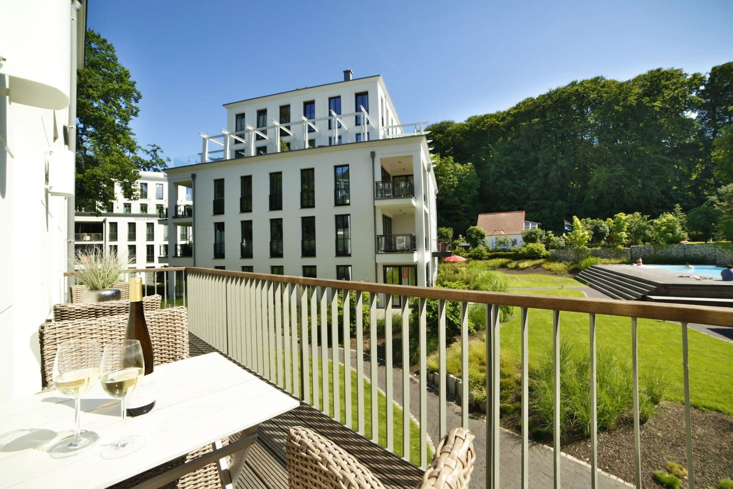 Ferienwohnung Strandlounge in den Parkvillen Binz in Binz – Gartenblick