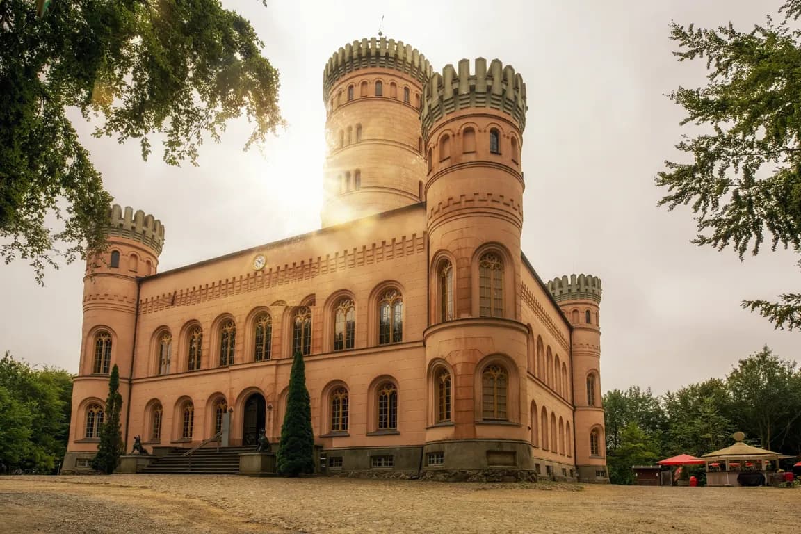 Jagdschloss Granitz: Märchenschloss mit Panoramablick
